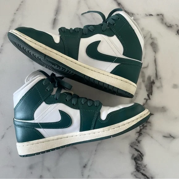 AJ1 ✨ - Picture 3 of 9